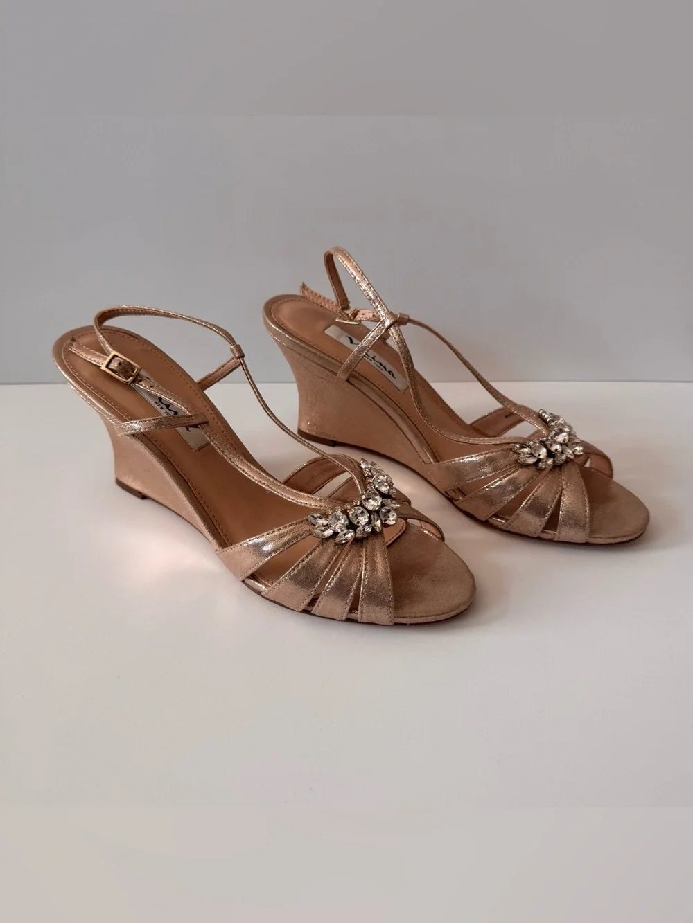 Nina Viani Dress Wedge Heel Sandal, Metallic Taupe Gold, Crystal Accents, sz 8.5